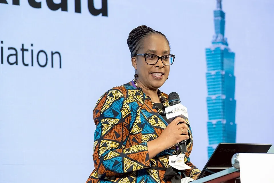 Illustration: AI Automation in Healthcare: Reducing Administrative Burden and Clinician Burnout